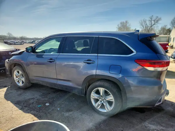 5TDDZRFH5JS816712 2018 TOYOTA HIGHLANDER - Image 2
