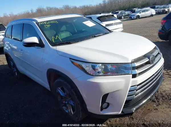 5TDDZRFH5JS820243 2018 TOYOTA HIGHLANDER - Image 1