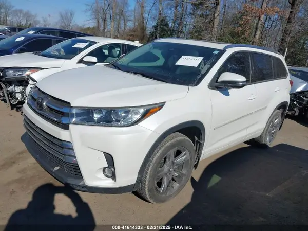 5TDDZRFH5JS820243 2018 TOYOTA HIGHLANDER - Image 2