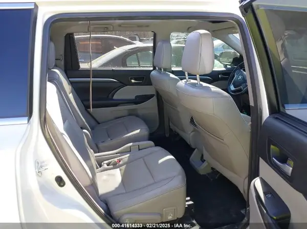5TDDZRFH5JS820243 2018 TOYOTA HIGHLANDER - Image 8