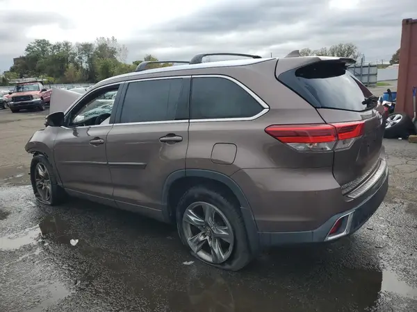 5TDDZRFH5JS828696 2018 TOYOTA HIGHLANDER - Image 2