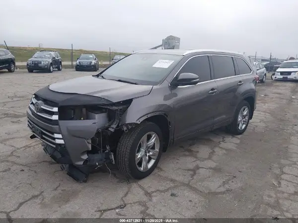 5TDDZRFH5JS829427 2018 TOYOTA HIGHLANDER - Image 2