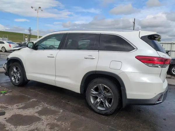 5TDDZRFH5JS830030 2018 TOYOTA HIGHLANDER - Image 2