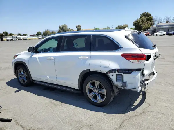 5TDDZRFH5JS852061 2018 TOYOTA HIGHLANDER - Image 2