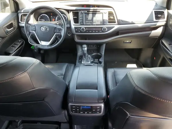 5TDDZRFH5JS852061 2018 TOYOTA HIGHLANDER - Image 8