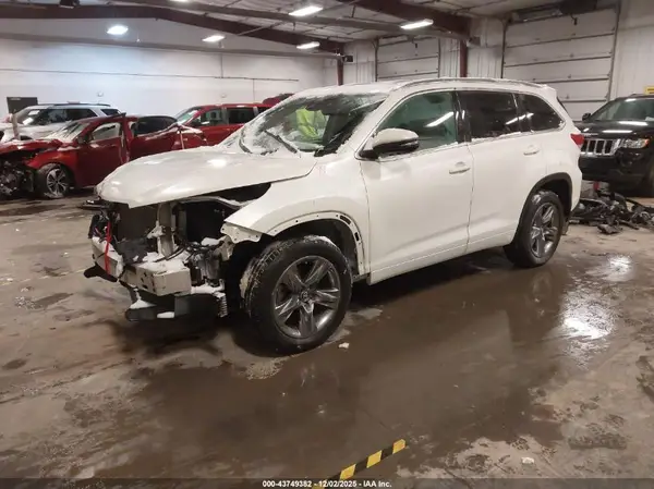 5TDDZRFH5JS854537 2018 TOYOTA HIGHLANDER - Image 2