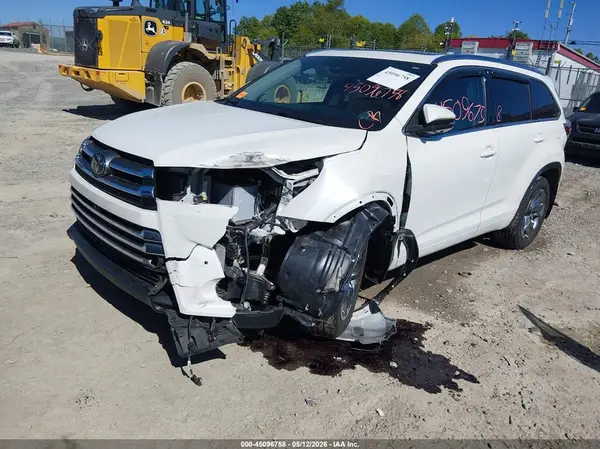 5TDDZRFH5JS861228 2018 TOYOTA HIGHLANDER - Image 2