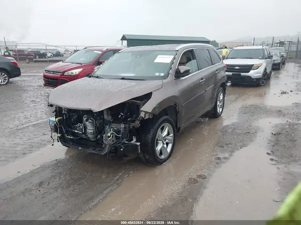 5TDDZRFH5JS868745 2018 TOYOTA HIGHLANDER - Image 2