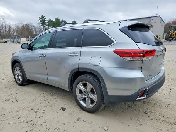 5TDDZRFH5JS876053 2018 TOYOTA HIGHLANDER - Image 2