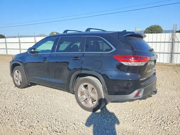 5TDDZRFH5JS876327 2018 TOYOTA HIGHLANDER - Image 2