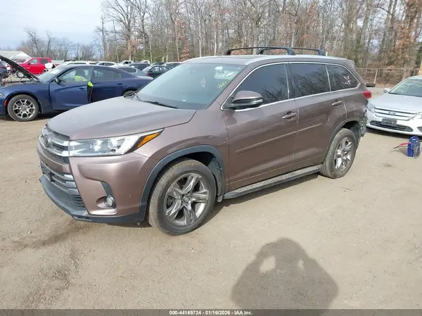 5TDDZRFH5JS880216 2018 TOYOTA HIGHLANDER - Image 2
