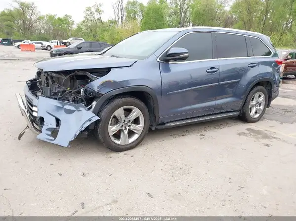 5TDDZRFH5JS880457 2018 TOYOTA HIGHLANDER - Image 2
