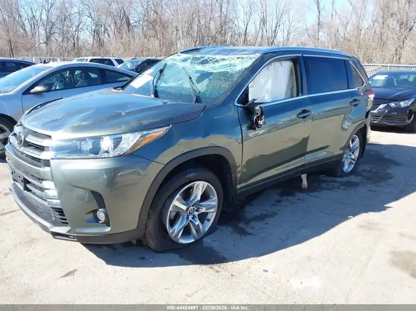 5TDDZRFH5JS891488 2018 TOYOTA HIGHLANDER - Image 2