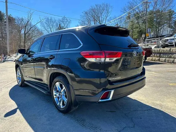 5TDDZRFH5JS894388 2018 TOYOTA HIGHLANDER - Image 2