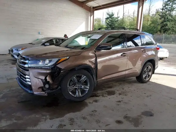 5TDDZRFH5JS896271 2018 TOYOTA HIGHLANDER - Image 2