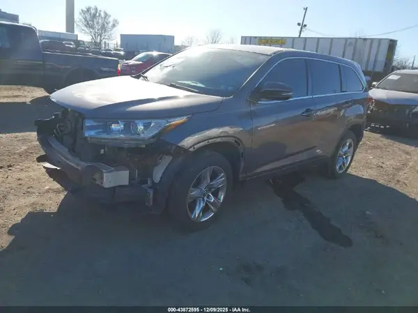 5TDDZRFH5JS897629 2018 TOYOTA HIGHLANDER - Image 2