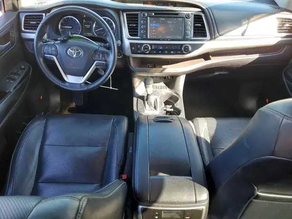 5TDDZRFH5JS901162 2018 TOYOTA HIGHLANDER - Image 8