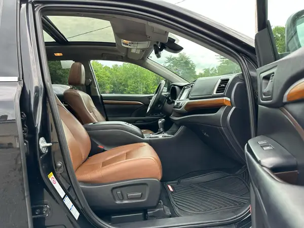 5TDDZRFH5KS703604 2019 TOYOTA HIGHLANDER - Image 8