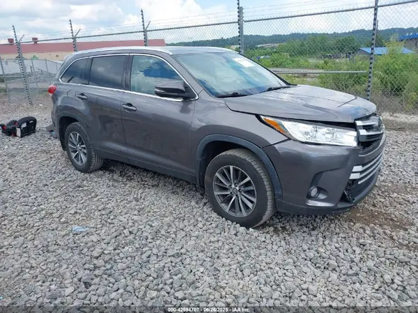5TDDZRFH5KS704283 2019 TOYOTA HIGHLANDER - Image 1