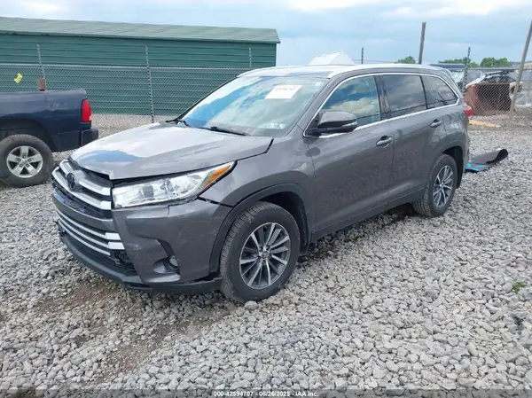 5TDDZRFH5KS704283 2019 TOYOTA HIGHLANDER - Image 2