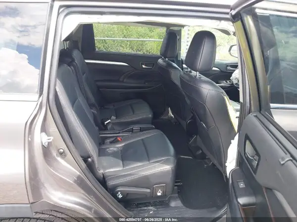 5TDDZRFH5KS704283 2019 TOYOTA HIGHLANDER - Image 8