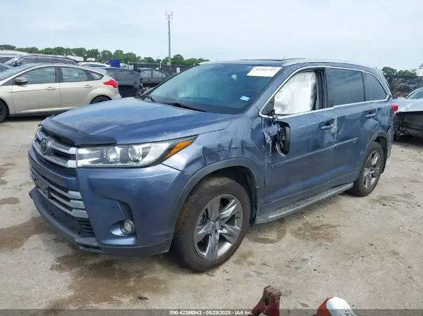 5TDDZRFH5KS714411 2019 TOYOTA HIGHLANDER - Image 2