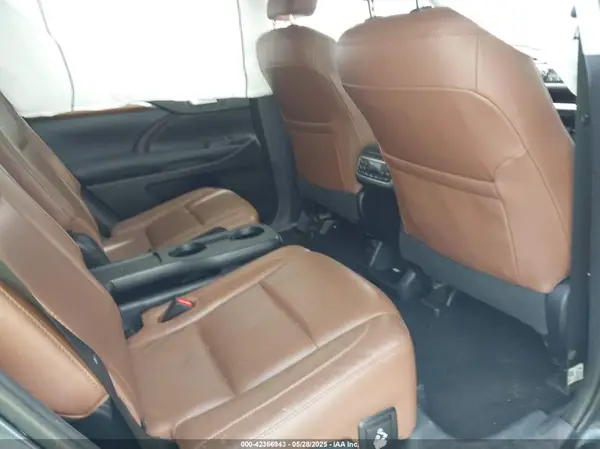 5TDDZRFH5KS714411 2019 TOYOTA HIGHLANDER - Image 8