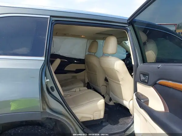 5TDDZRFH5KS716384 2019 TOYOTA HIGHLANDER - Image 8