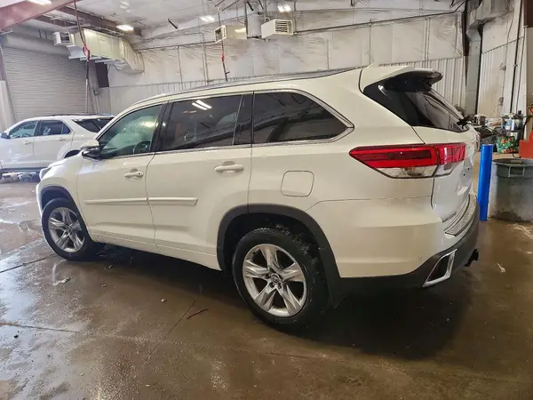 5TDDZRFH5KS719401 2019 TOYOTA HIGHLANDER - Image 2