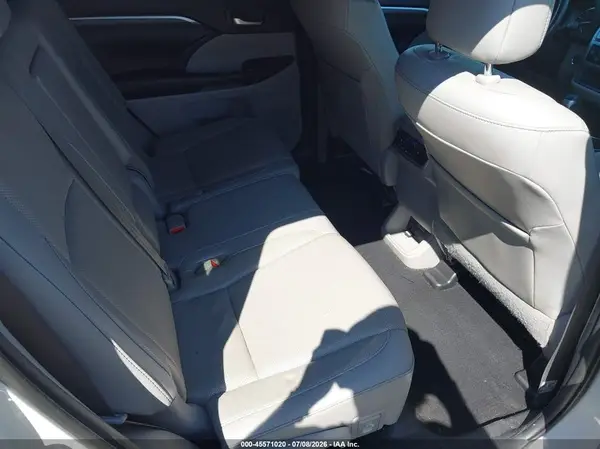 5TDDZRFH5KS720516 2019 TOYOTA HIGHLANDER - Image 8