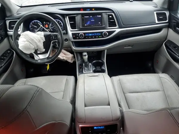 5TDDZRFH5KS725439 2019 TOYOTA HIGHLANDER - Image 8