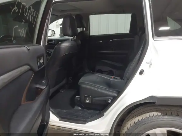 5TDDZRFH5KS738045 2019 TOYOTA HIGHLANDER - Image 8