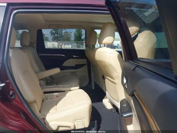 5TDDZRFH5KS745450 2019 TOYOTA HIGHLANDER - Image 8