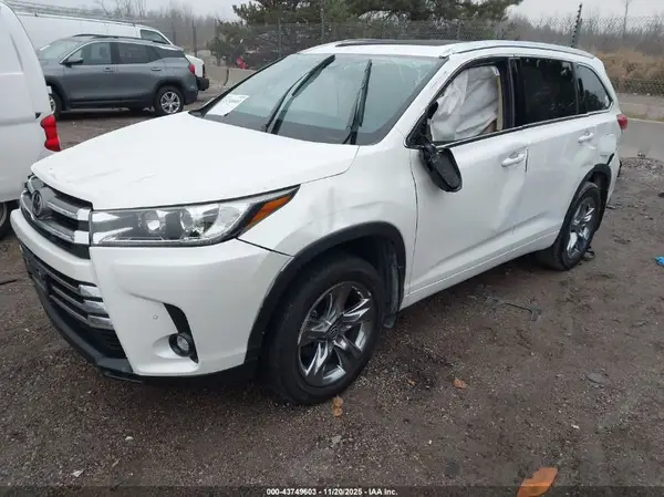 5TDDZRFH5KS746744 2019 TOYOTA HIGHLANDER - Image 2
