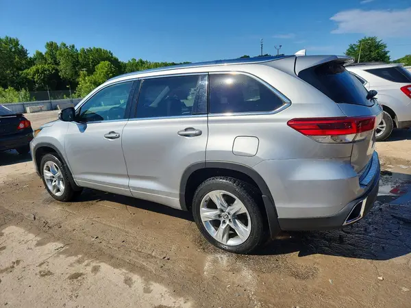 5TDDZRFH5KS747165 2019 TOYOTA HIGHLANDER - Image 2