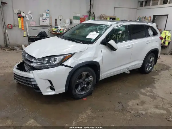5TDDZRFH5KS919064 2019 TOYOTA HIGHLANDER - Image 2