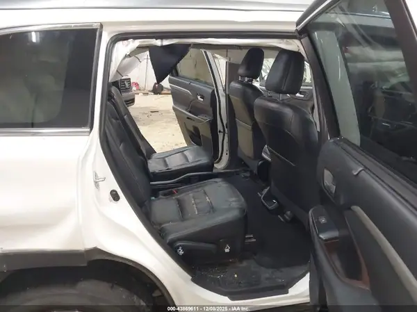 5TDDZRFH5KS919064 2019 TOYOTA HIGHLANDER - Image 8
