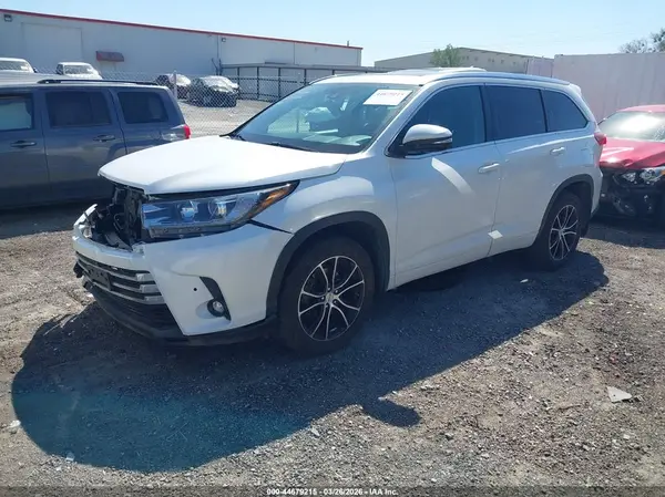 5TDDZRFH5KS948211 2019 TOYOTA HIGHLANDER - Image 2