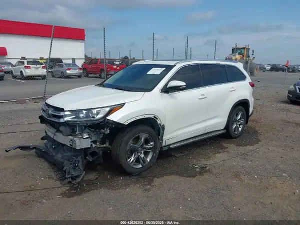 5TDDZRFH5KS956521 2019 TOYOTA HIGHLANDER - Image 2