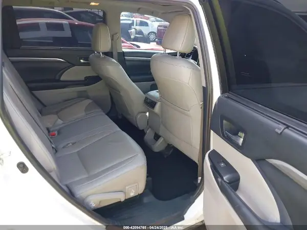 5TDDZRFH5KS958544 2019 TOYOTA HIGHLANDER - Image 8