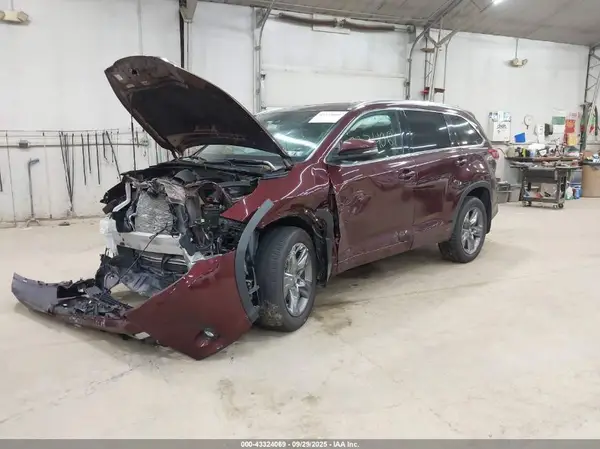5TDDZRFH5KS964702 2019 TOYOTA HIGHLANDER - Image 2