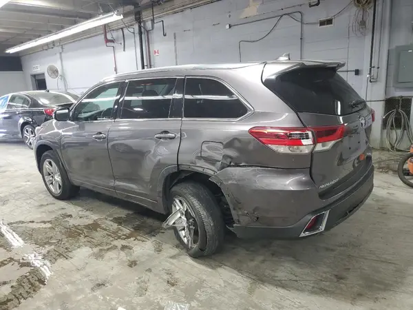 5TDDZRFH5KS965221 2019 TOYOTA HIGHLANDER - Image 2