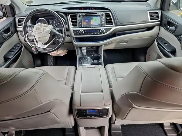 5TDDZRFH5KS974193 2019 TOYOTA HIGHLANDER - Image 8