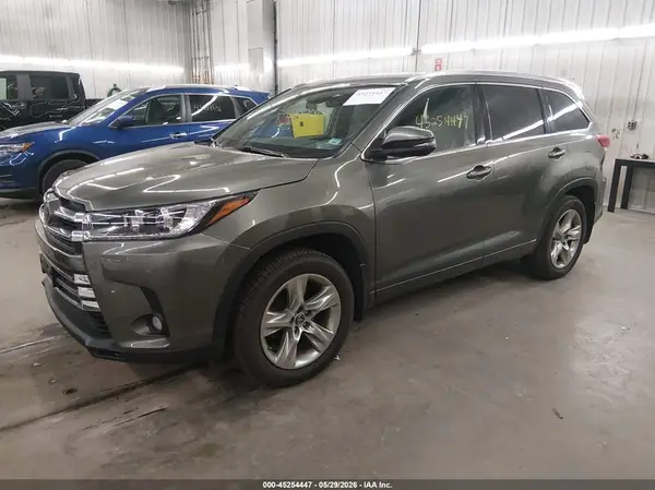 5TDDZRFH5KS976638 2019 TOYOTA HIGHLANDER - Image 2