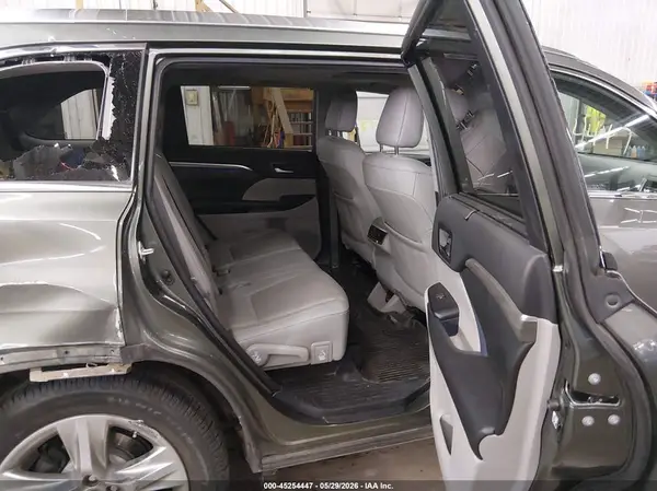 5TDDZRFH5KS976638 2019 TOYOTA HIGHLANDER - Image 8