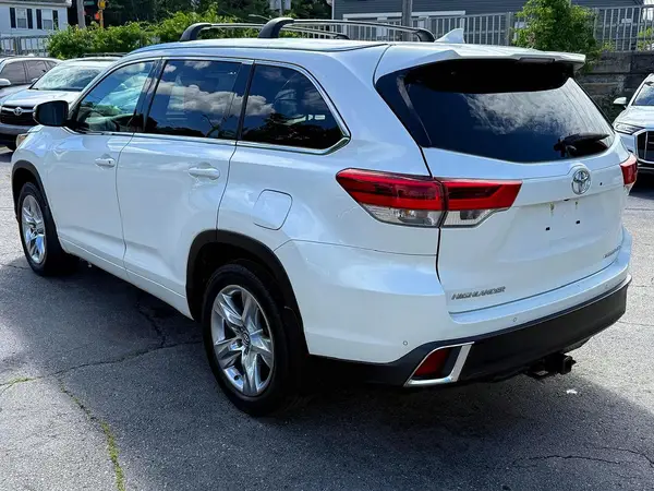 5TDDZRFH5KS996078 2019 TOYOTA HIGHLANDER - Image 2