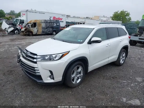 5TDDZRFH6HS383458 2017 TOYOTA HIGHLANDER - Image 2