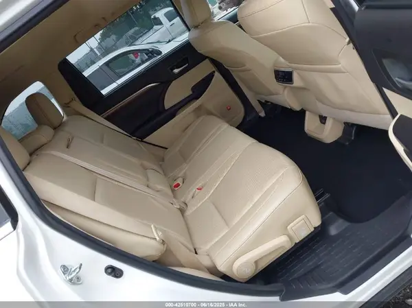 5TDDZRFH6HS383458 2017 TOYOTA HIGHLANDER - Image 8