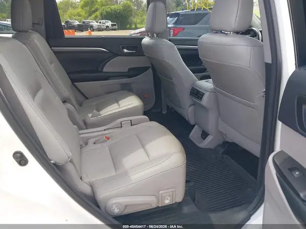 5TDDZRFH6HS410898 2017 TOYOTA HIGHLANDER - Image 8