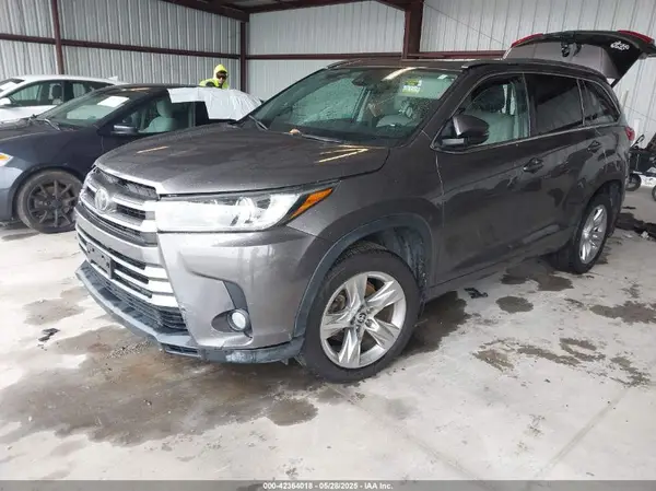 5TDDZRFH6HS411114 2017 TOYOTA HIGHLANDER - Image 2